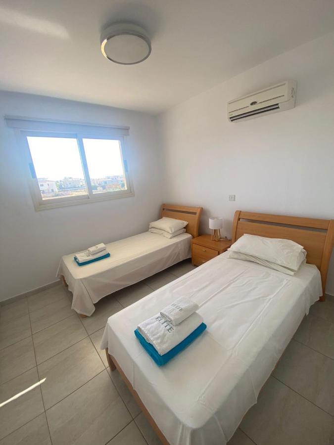 Апартаменти Royal-Seacrest Paphos-Center Vip Екстер'єр фото