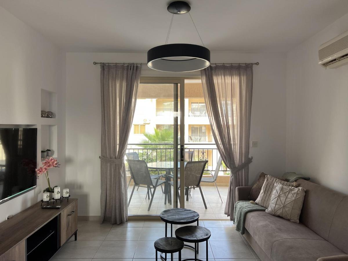 Апартаменти Royal-Seacrest Paphos-Center Vip Екстер'єр фото