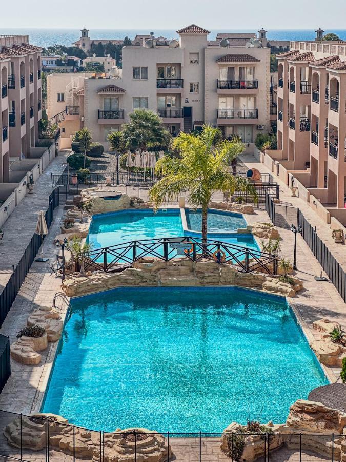 Апартаменти Royal-Seacrest Paphos-Center Vip Екстер'єр фото
